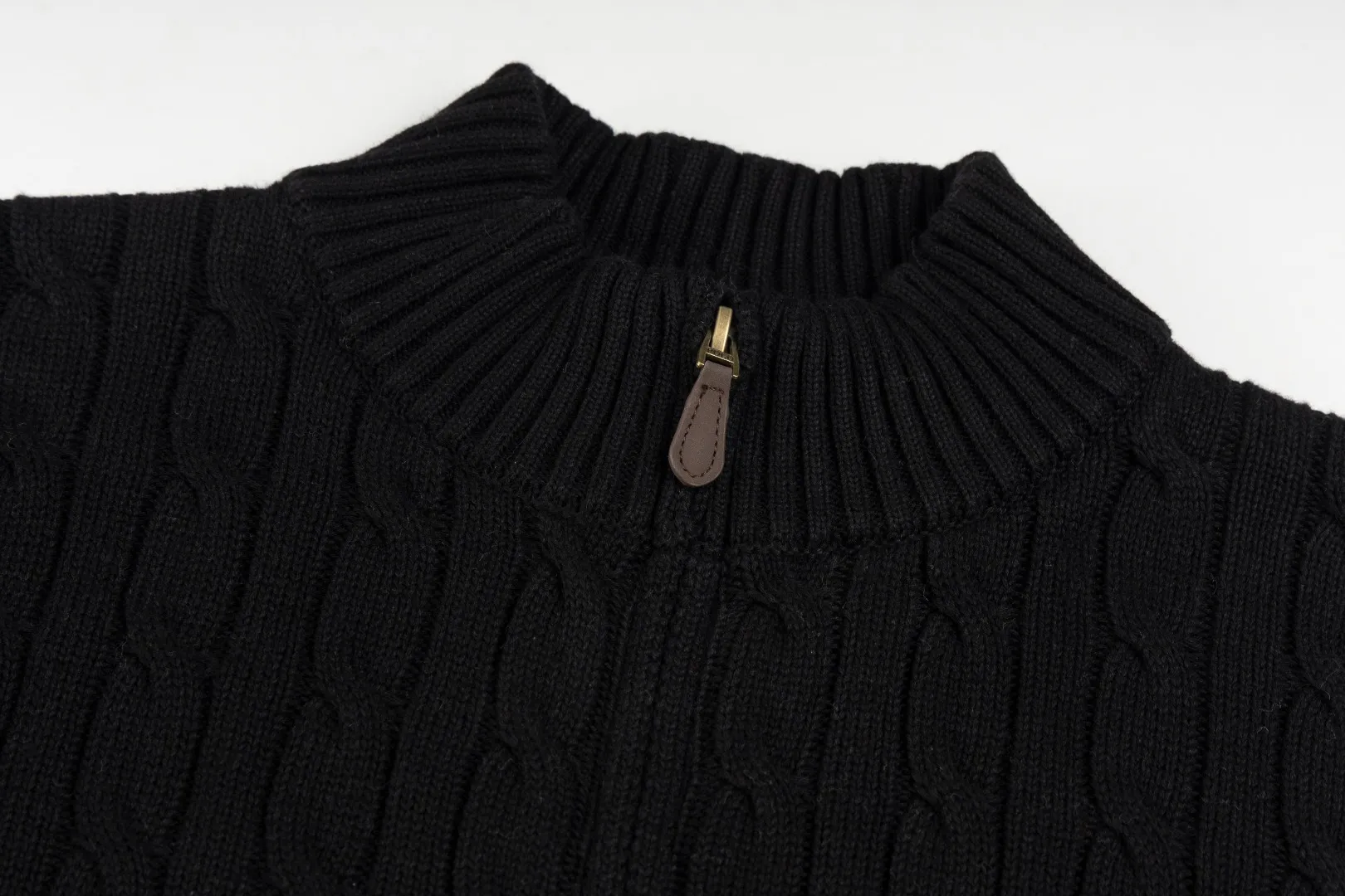 P260 #R98 RALPH LAUREN Ralph Lauren nine-color classic small label embroidery logo full zipper knitted cable cardigan sweater, high-density LOGO embroidery on the chest, original customization of tag accessories. Made of pure cotton yarn, pure cotton is skin-friendly and comfortable, small label war horse embroidered twist zipper cardigan sweater 🐎 high quality, follow the blogger to learn how to wear it! Let’s buy a Ralph Lauren cable sweater. It’s a super hard-to-find series after it became popular. It’s hard to find one on the official website. It’s simple and practical to wear, with a lazy and loose feel. The thickened fabric has more texture, feels soft and delicate, and has a loose fit. Whether worn alone or layered, you can wear different styles of fashion with just one piece!   Size：XS S M L